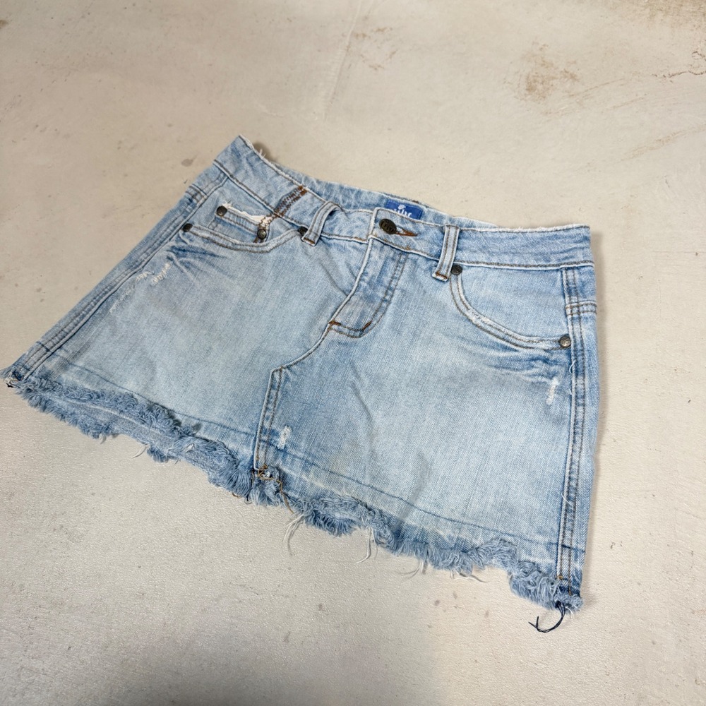 Lilu Womens Light Wash Embroidered Frayed Hem Denim Mini Skirt Size 29